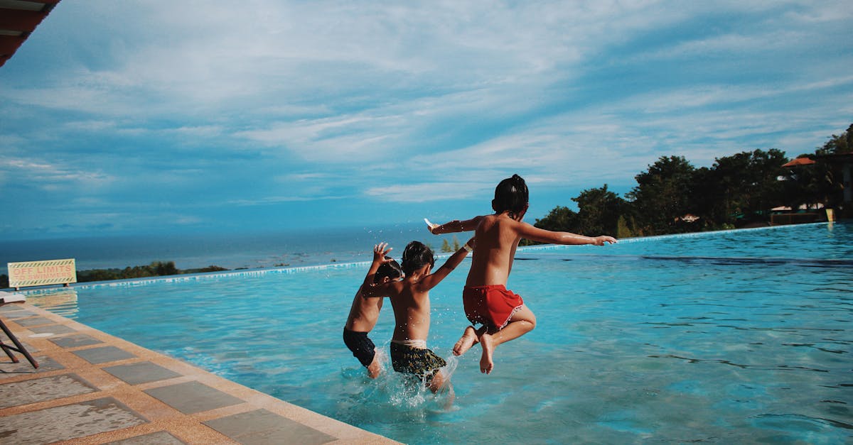 découvrez notre sélection de piscines pour profiter de moments de détente et de loisirs en famille ou entre amis.