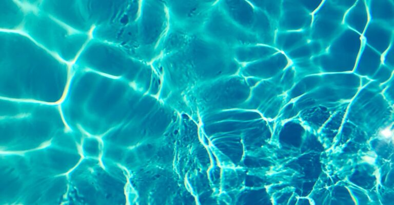 découvrez comment assurer une filtration efficace de l'eau de votre piscine avec nos solutions innovantes de filtration.
