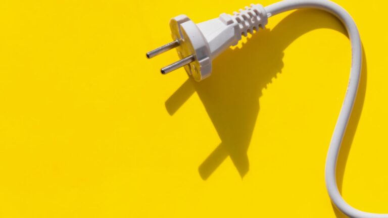 Fournisseur d&rsquo;électricité garanti moins cher : comment comparer les offres et économiser